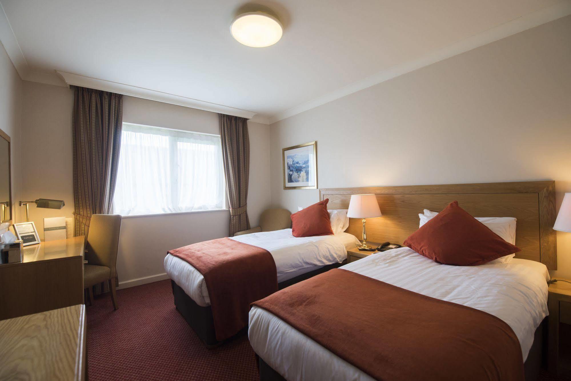 ฮอร์วูด เฮาส์ โฮเต็ล Hotel มิลตันคีนส์ ภายนอก รูปภาพ